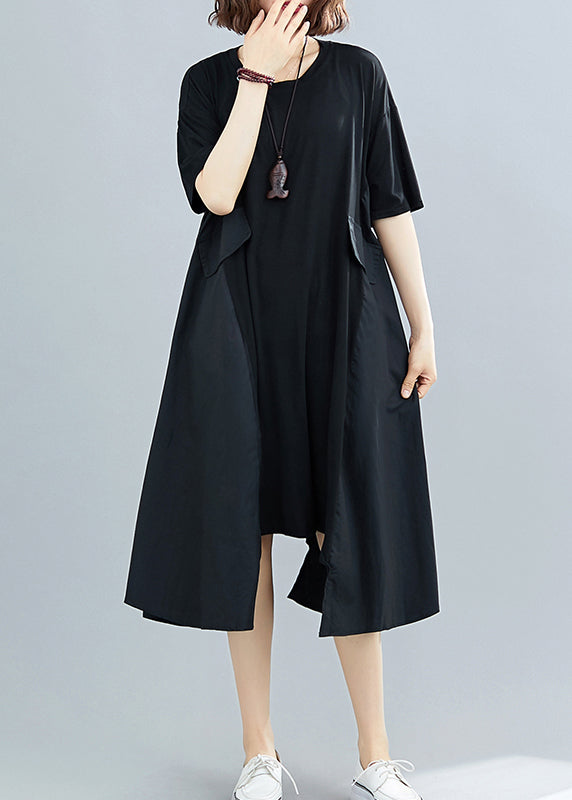 Einfache schwarze asymmetrische Patchwork-Kleider mit O-Ausschnitt und kurzen Ärmeln