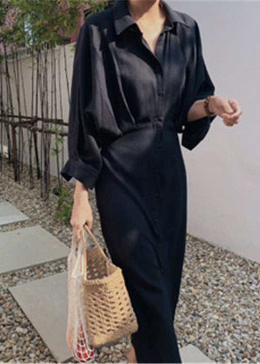 Einfaches schwarzes langes Kleid aus Baumwolle mit Peter-Pan-Kragen und Taillenbund