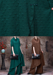 Einfaches grünes asymmetrisches Seidenoberteil mit Rollkragen und weit geschnittene Hose, zweiteiliges Set für den Herbst