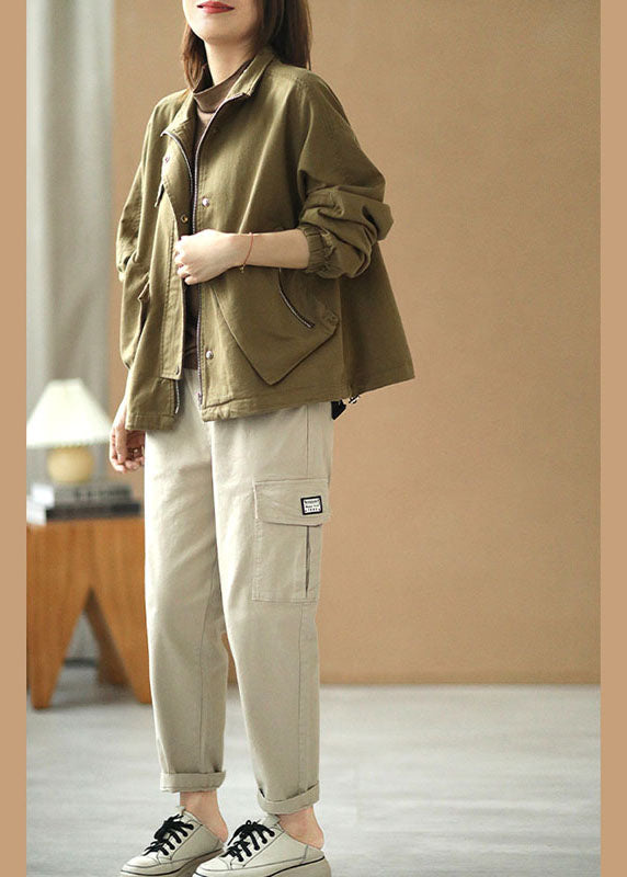 Einfache Khaki Stehkragen Taschen mit Reißverschluss Knopf Herbstjacke Langarm