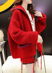 Einfacher roter asymmetrischer Strick-Winterpullover-Mantel