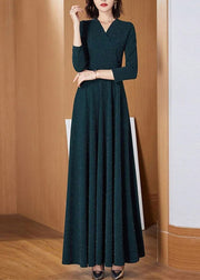 Schmal geschnittenes, schwarzgrünes, faltiges Kleid mit V-Ausschnitt und langen Ärmeln