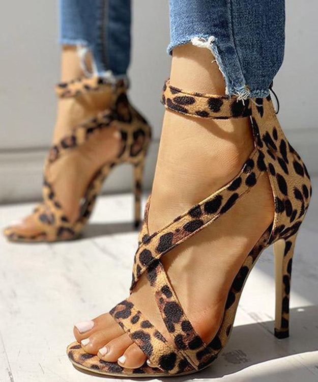 Weiche Stiletto-Sandalen mit Leopardenmuster und Kreuzriemen und Reißverschluss aus Veloursstoff