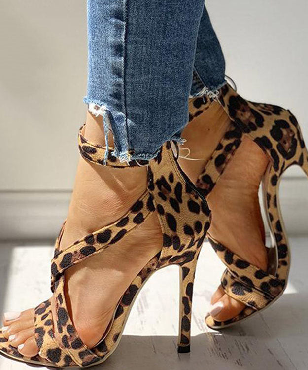 Weiche Stiletto-Sandalen mit Leopardenmuster und Kreuzriemen und Reißverschluss aus Veloursstoff