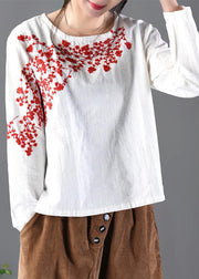 Frühlings-Rundhals-T-Shirt mit Pflaumenblütenstickerei