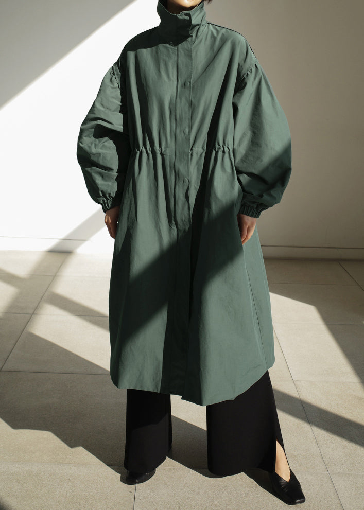 Stilvolle armeegrüne Stehkragen-Knopftaschen Trenchcoats mit langen Ärmeln