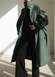 Stilvolle armeegrüne Stehkragen-Knopftaschen Trenchcoats mit langen Ärmeln
