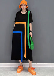 Stilvolles, schwarzes O-Neck-Regenbogenapplikationen-Baumwollverlängerungskleid mit kurzen Ärmeln