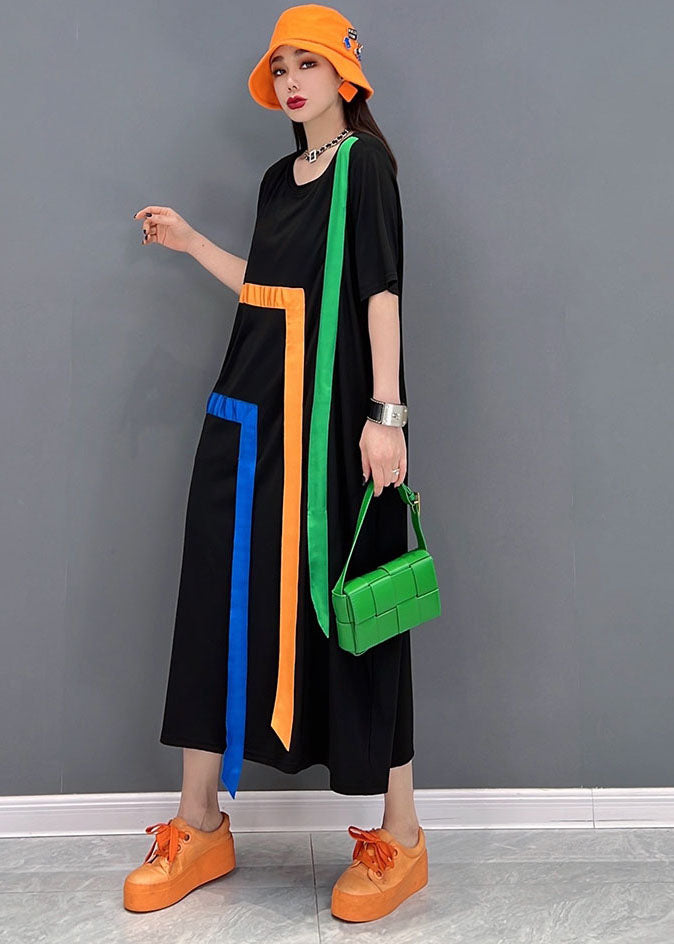 Stilvolles, schwarzes O-Neck-Regenbogenapplikationen-Baumwollverlängerungskleid mit kurzen Ärmeln