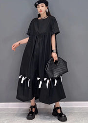 Stilvolles, schwarzes, langärmliges Kleid aus geknitterter Baumwolle mit O-Ausschnitt