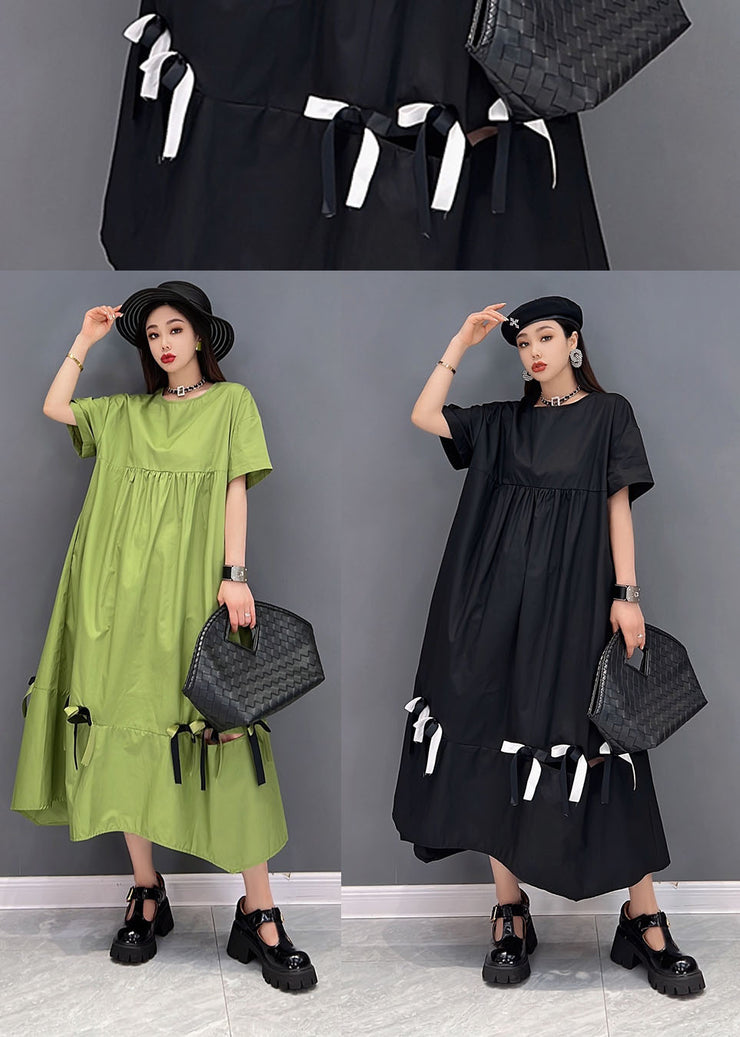 Stilvolles, schwarzes, langärmliges Kleid aus geknitterter Baumwolle mit O-Ausschnitt