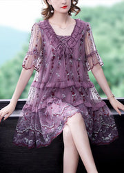 Stilvolles lila Patchwork-Schnürkleid aus Tüll mit V-Ausschnitt und kurzen Ärmeln