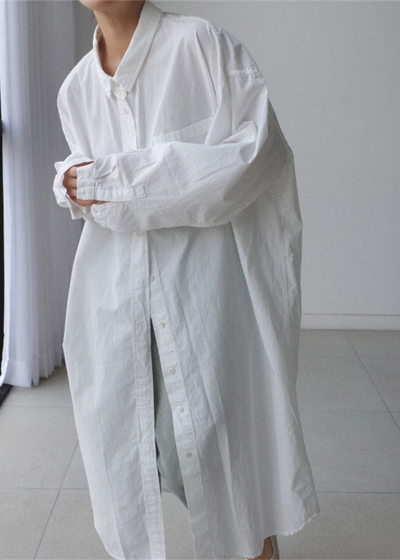 Stilvolles weißes Peter-Pan-Kragen-Knopftaschen-Baumwollkleid mit langen Ärmeln