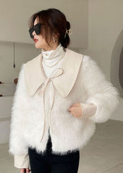 Stylischer weißer Bubikragen mit dickem Nerzhaar Winteroberbekleidung