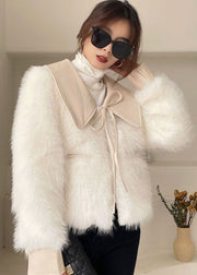Stylischer weißer Bubikragen mit dickem Nerzhaar Winteroberbekleidung