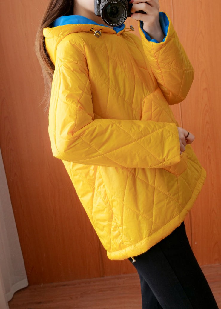 Stilvoller gelber Pullover mit Kapuzentaschen und feiner Baumwolle