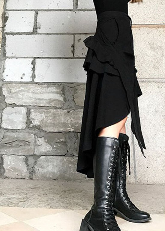 Stilvolle schwarze Knopftaschen Asymmetrische Röcke Frühling