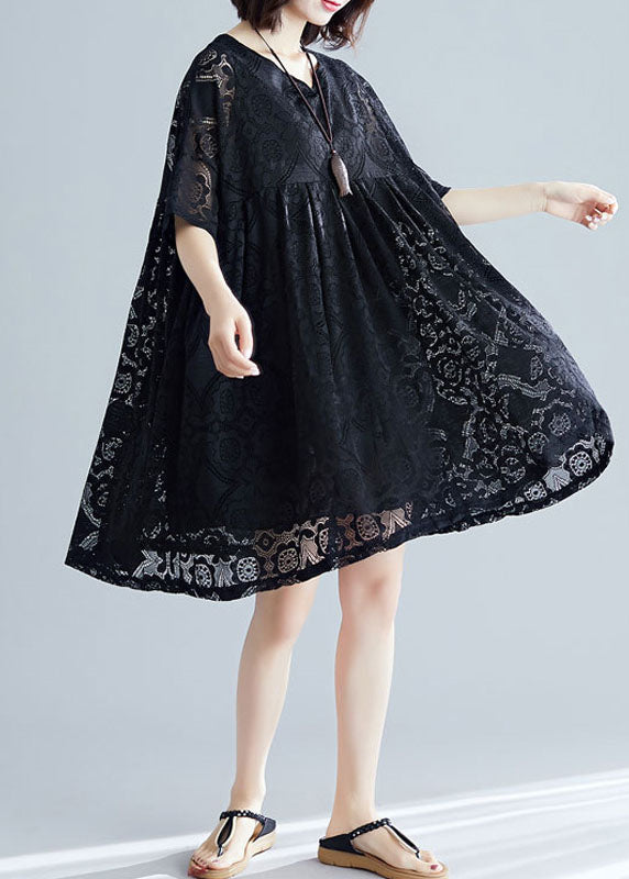 2022 Schwarzes Kleid mit V-Ausschnitt, Falten, extra großem Saum, A-Linie, kurzärmlig