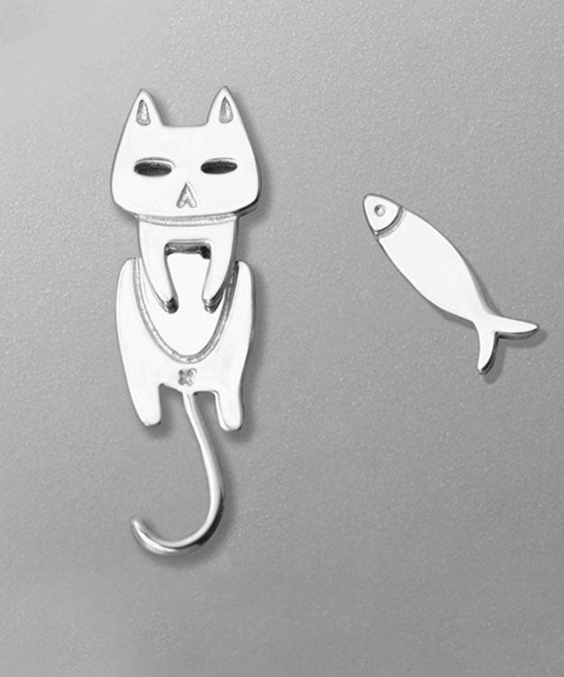 Frauen stilvolle Katze und Fisch asymmetrisches Design Metall Ohrstecker