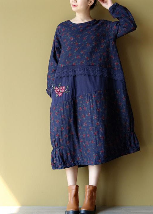 Blaue Blumenbaumwollwarme Kleider plus Größenstickereileinen lässige Langarm-Patchworkkleider