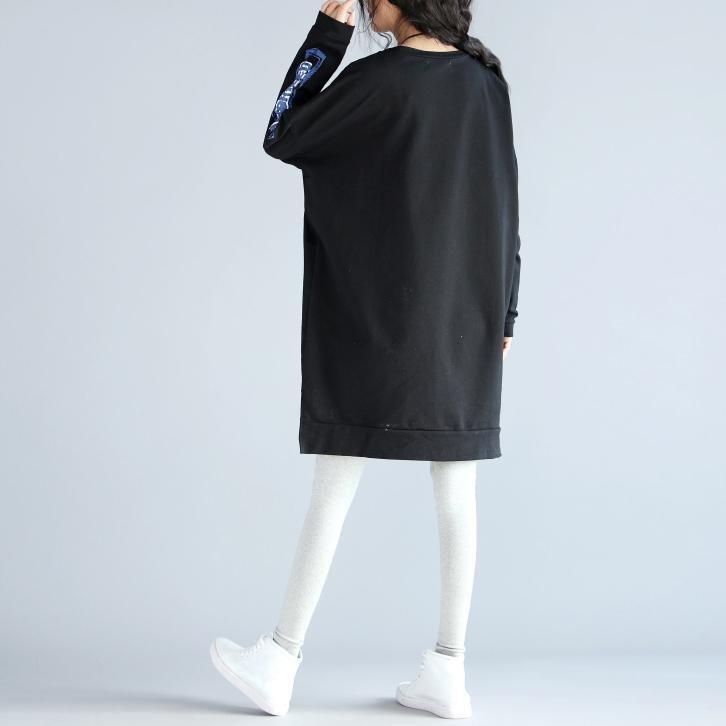 übergroßes, lässiges Herbstkleid aus schwarzer Baumwolle mit lockeren Drucken und langen Ärmeln