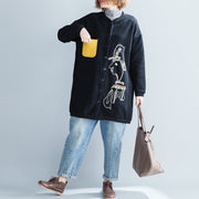 Stilvolles schwarzes Baumwolloberteil Oversize-Baumwoll-O-Ausschnitt mit natürlichem Pullover-Print Button-Down-T-Shirt