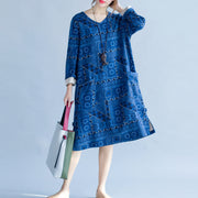 stilvolles Baumwollkleid mit blauem Aufdruck trendige Festtagskleider in Übergröße Neues, langärmliges, bauschiges, seitlich offenes Baumwollkleid mit V-Ausschnitt