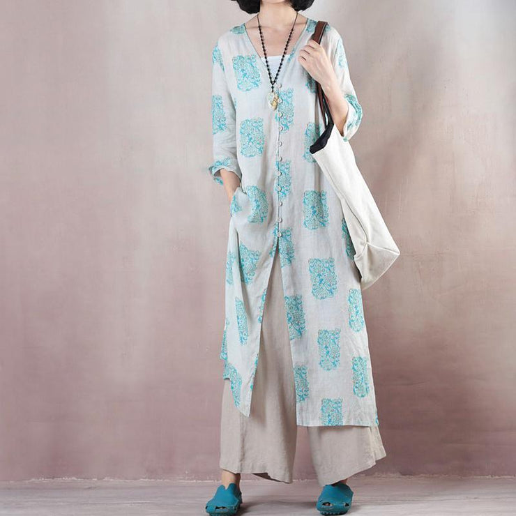 Stilvolles langes Leinenkleid mit blauem Druck plus Größenkleidung V-Ausschnitt seitlich offenes Reisekleid Feines Kleid mit halben Ärmeln
