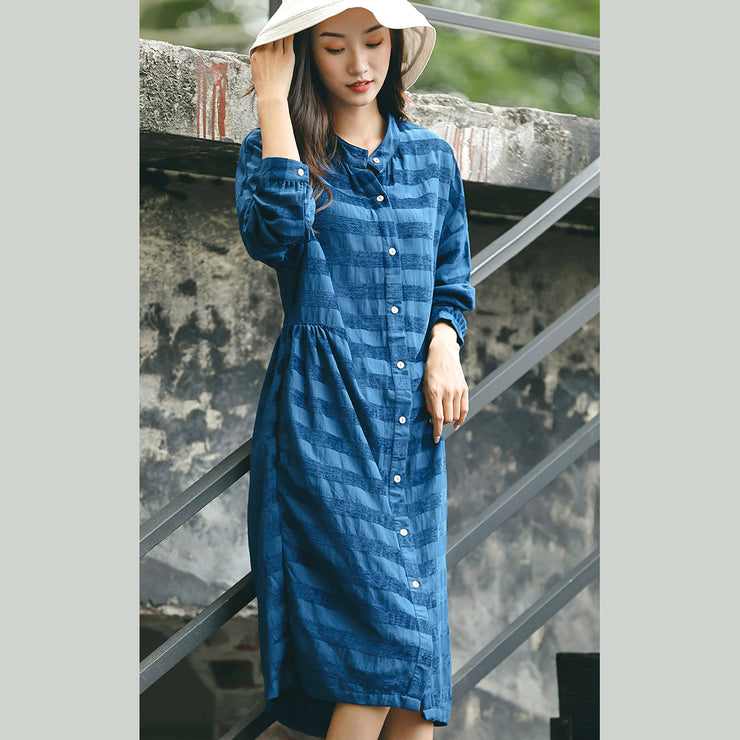 Stilvolle, blau gestreifte, übergroße, lässige Kleidertaschen Feines Naturleinenkleid mit Stehkragen