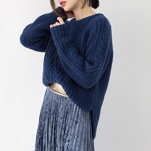 stylischer blauer Winterpullover plus Größenkleidung O-Ausschnitt seitlich offene Pullover Feine Zopfstrick-Winteroberteile