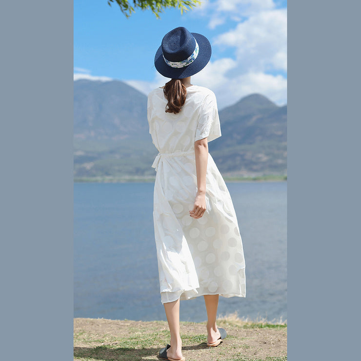 feines weißes Leinen-Maxikleid plus Größe O-Ausschnitt gepunktetes Kleid feine Kurzarm-Kleider mit Taillenbindung