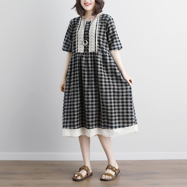Vintage-Leinen-Baumwoll-Kleid plus Größe Schnürung Kurzarm Karierte Taschen Retro-lässiges graues Kleid