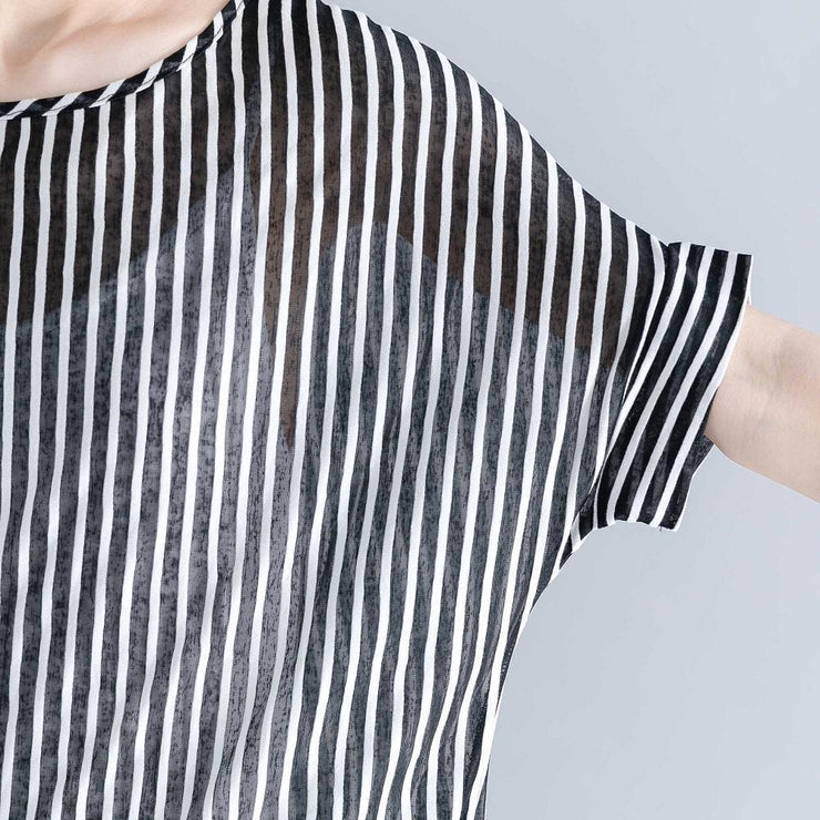 Vintage gestreiftes Midi-Baumwoll-T-Shirt Locker sitzende Reisebluse Feine Kurzarm-O-Ausschnitt-Baumwollhemden mit asymmetrischem Design