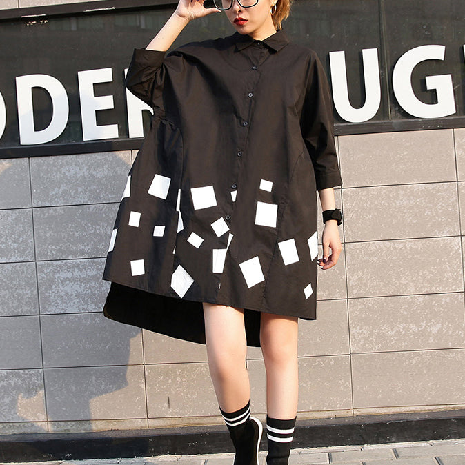 Frauen schwarz bedruckte Baumwoll-Tops plus Größe Baumwoll-T-Shirt lässige asymmetrische seitlich offene Baumwoll-Tops