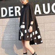 Frauen schwarz bedruckte Baumwoll-Tops plus Größe Baumwoll-T-Shirt lässige asymmetrische seitlich offene Baumwoll-Tops